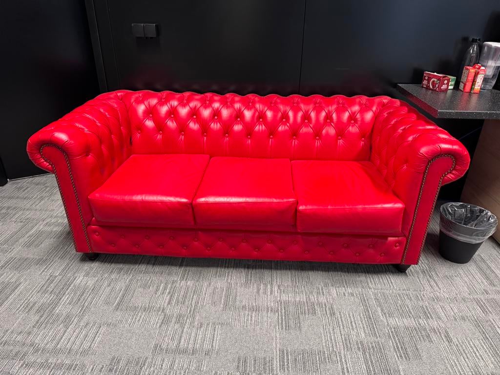 Prachtige originele rode Chesterfield 3 zit  nieuwstaat, Huis en Inrichting, Ophalen, Zo goed als nieuw