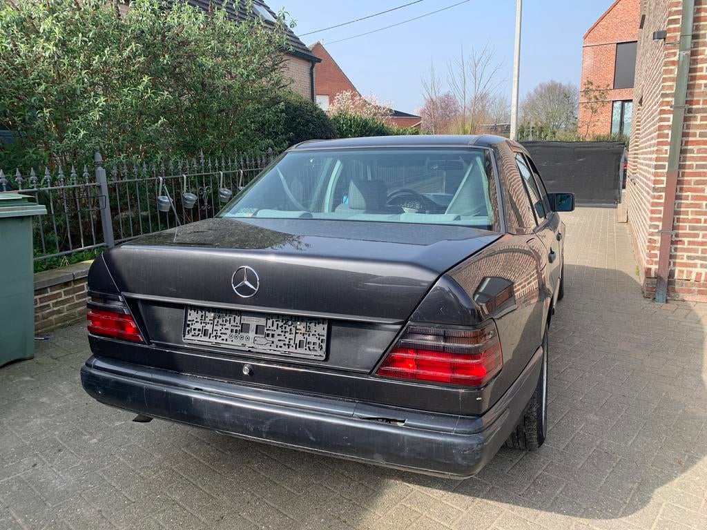 Mercedes Benz W124 oldtimer project, Auto's, Automaat, 2300 cc, Particulier, 190-Serie