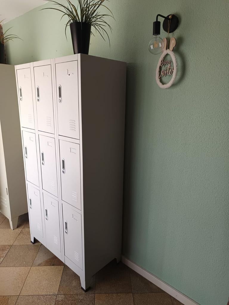 Metalen kast met 9 vakjes, Ophalen, Zo goed als nieuw, Industrieel