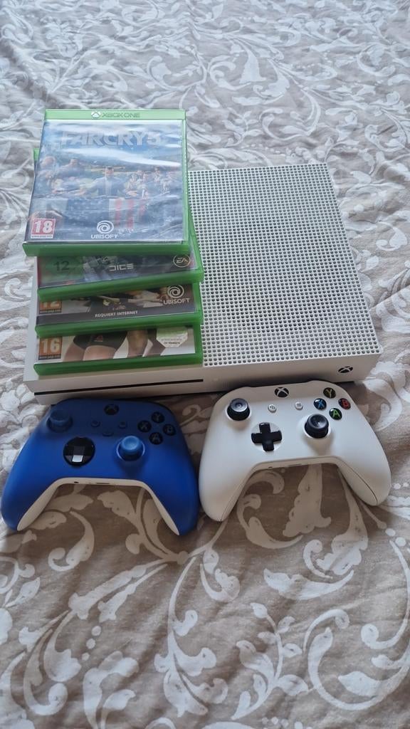 xbox one s + 2 controllers + 4 xbox one games., Games en Spelcomputers, Spelcomputers | Xbox One, Ophalen, Xbox One, Met 2 controllers