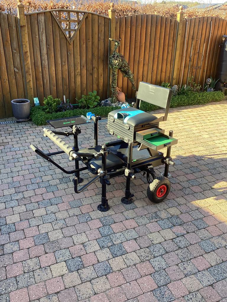 Elite Station Hurricane avec repose-pieds Elite, Enlèvement, Comme neuf