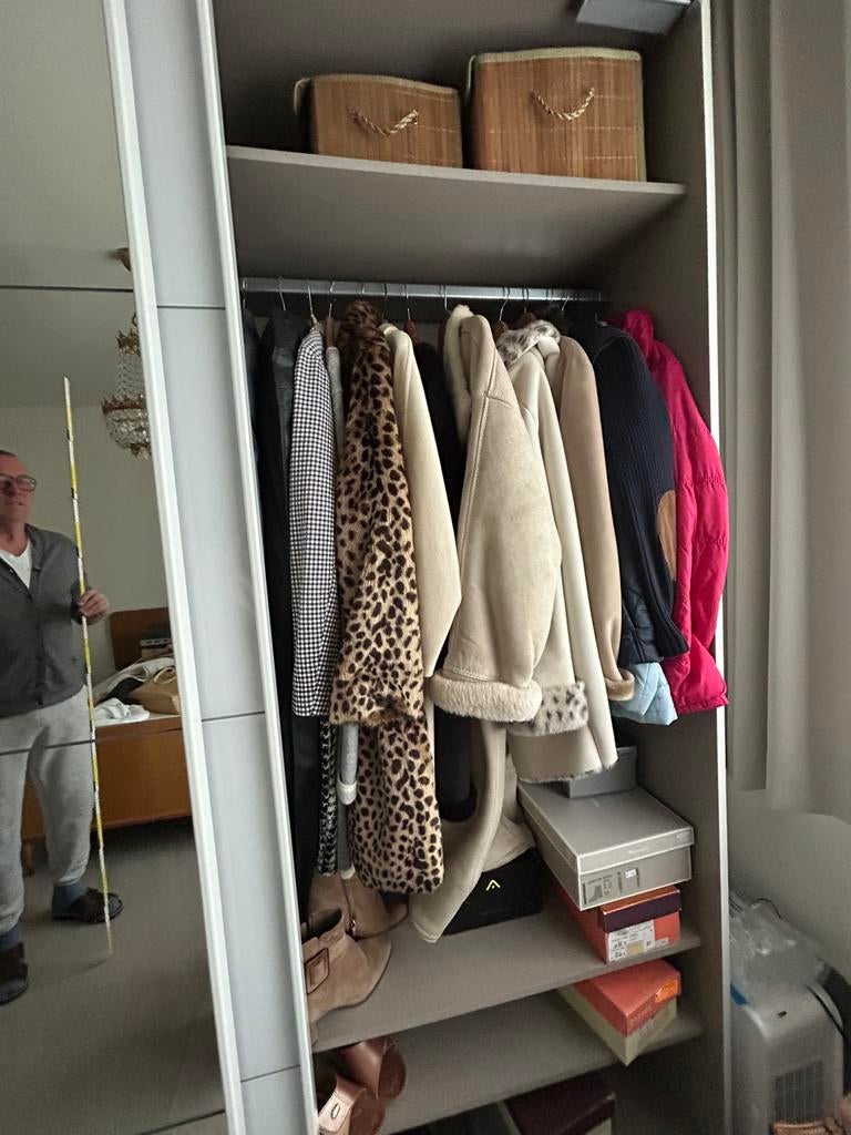 Grand placard de chambre à coucher avec portes en miroir, Enlèvement