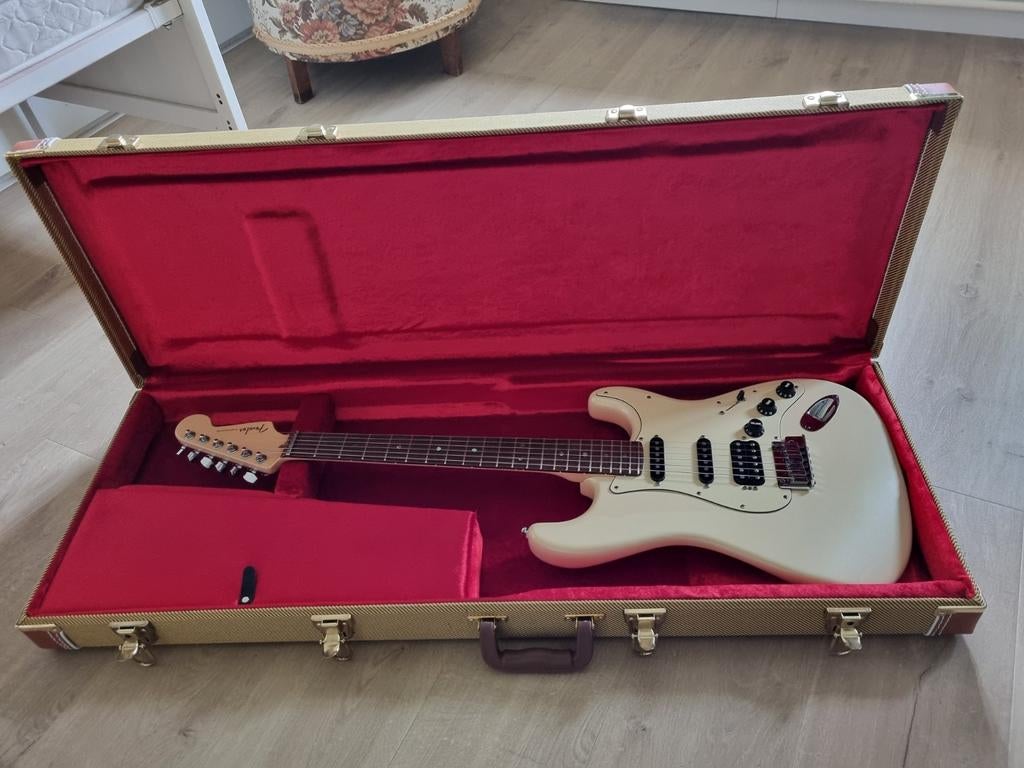 Fender Stratocaster Deluxe Olympic Pearl, Musique & Instruments, Instruments à corde | Guitares | Basses, Enlèvement