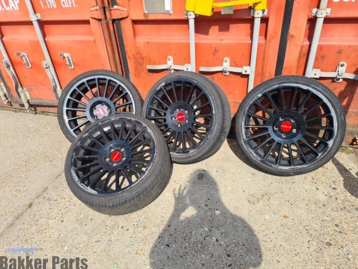 Jeu de jantes sport + pneus d'un Volkswagen Golf, Autos : Pièces & Accessoires, Pneus & Jantes, Véhicule de tourisme, Utilisé