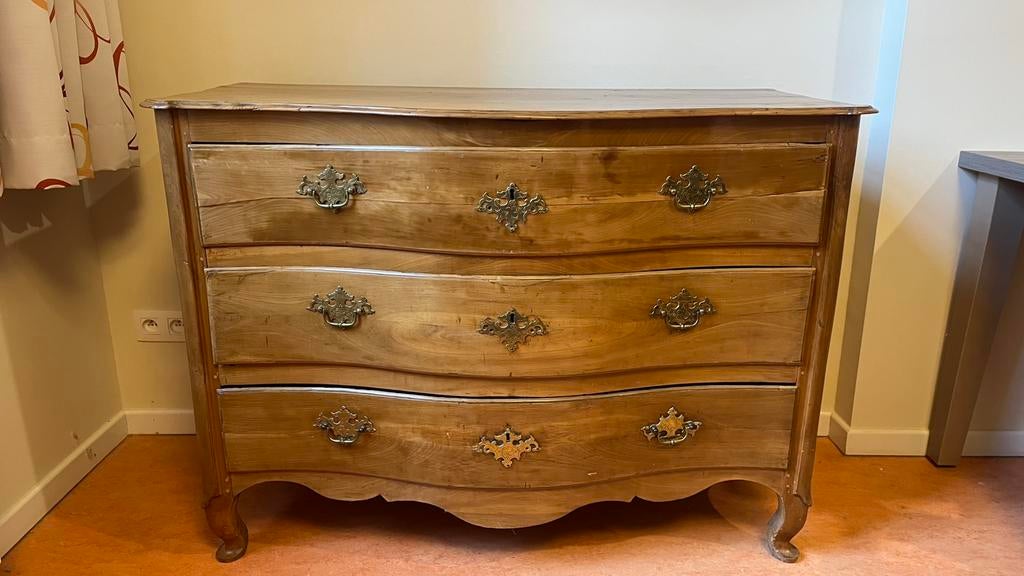 Meuble galbé style Louis XV en mérisier, Maison & Meubles, 3 ou 4 tiroirs, Moins de 100 cm, 100 à 150 cm, Enlèvement