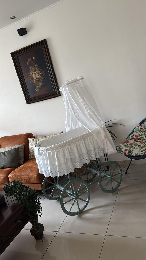 Vintage baby pram / wieg – decoratie & bruikbaar voor baby, Kinderen en Baby's, Babywiegjes en Ledikanten, Ophalen, Wieg