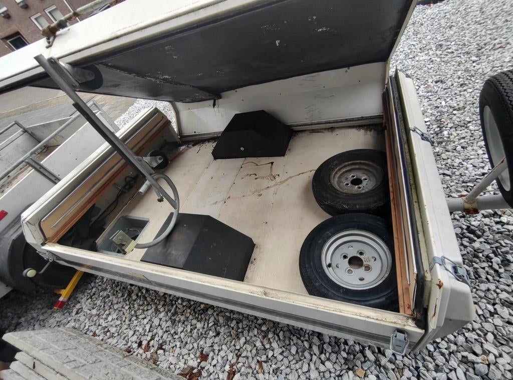 Te koop aanhanger, Ophalen