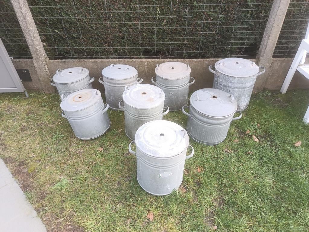 8 oude waterdichte zinken steriliseerketels, Ophalen