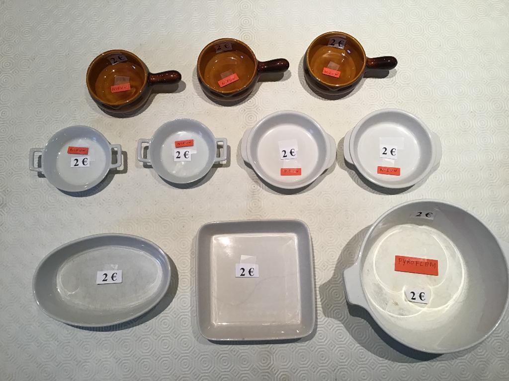 19 petits plats à four à 2 euros chacun, Maison & Meubles, Cuisine | Casseroles & Poêles, Comme neuf, Enlèvement ou Envoi
