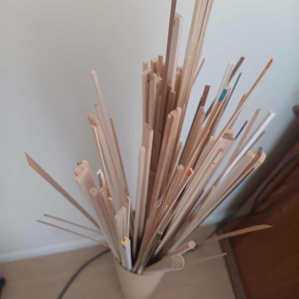 Maquette materiaal stokjes, Ophalen