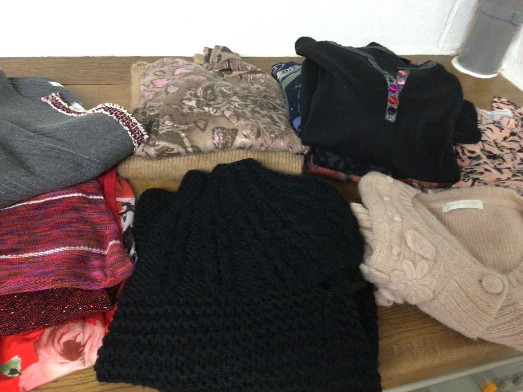 Lot de pulls/blouses small, Kleding | Dames, Dames-kledingpakketten, Ophalen