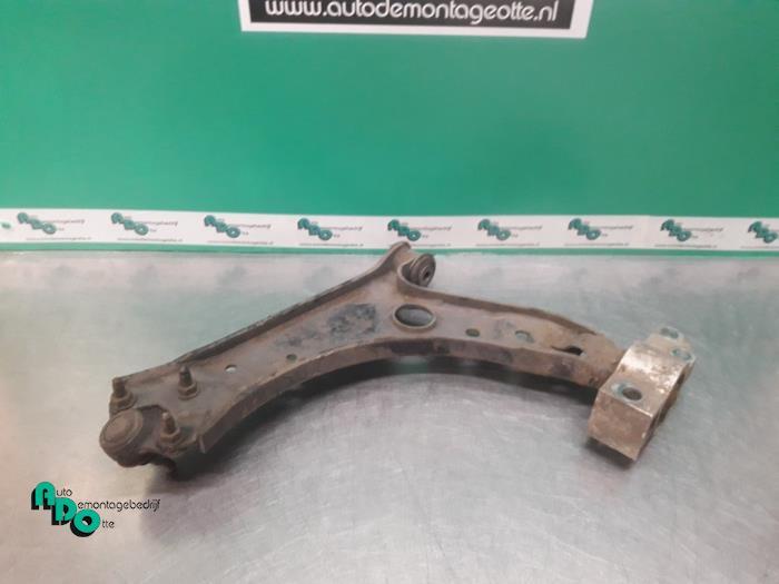Bras de suspension avant droit d'un Volkswagen Jetta (Jetta, Volkswagen, -, 3 mois de garantie, Utilisé