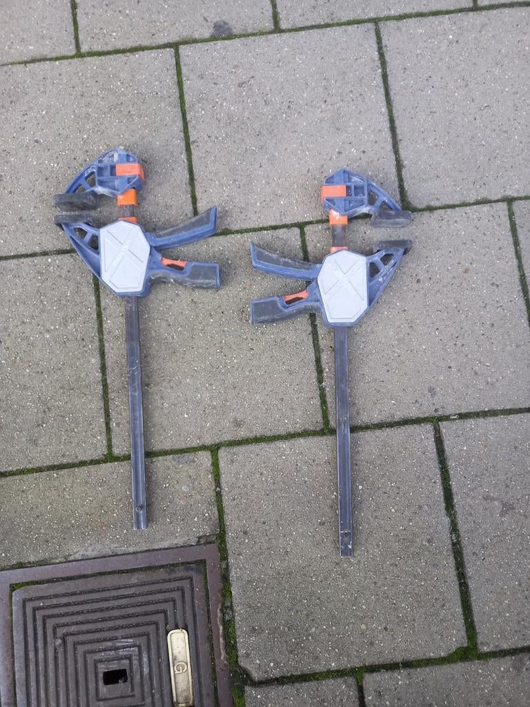 2 serre joint dexter, Ophalen