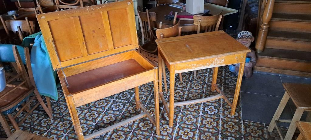2 oude tafels lessenaars cafe tafel kaarttafel, Antiek en Kunst, Ophalen