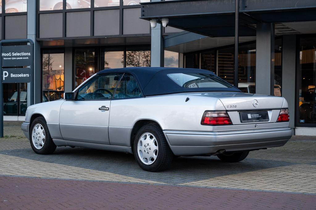 Mercedes-Benz E-Klasse E 320 Cabriolet (bj 1993, automaat), Auto's, Automaat, 4 zetels, Stof, Cabriolet