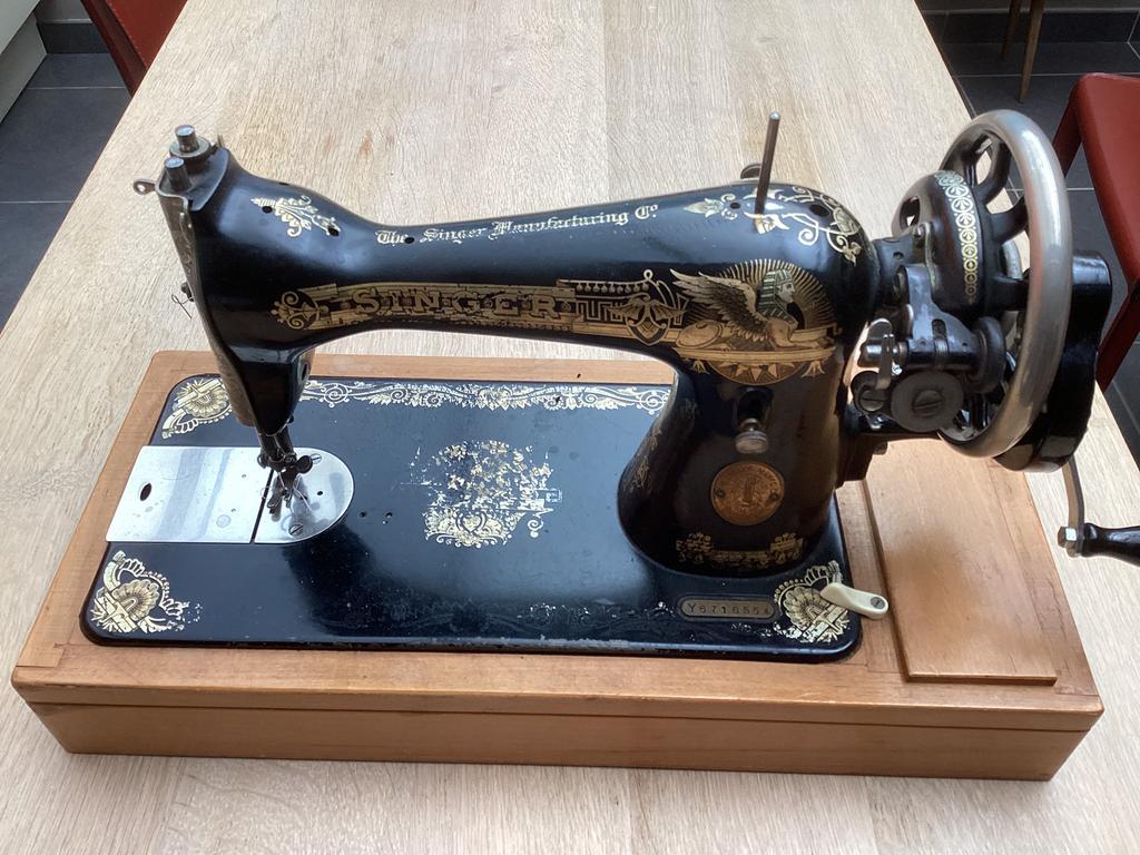 Machine à coudre Singer ancienne. Idéal pour une fenêtre, Antiquités & Art, Antiquités | Machines à coudre, Enlèvement
