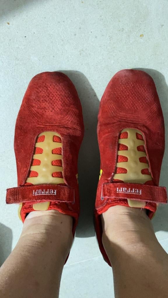 Ferrari / Puma sneakers maat 39, Puma, Ophalen of Verzenden, Sneakers, Gedragen