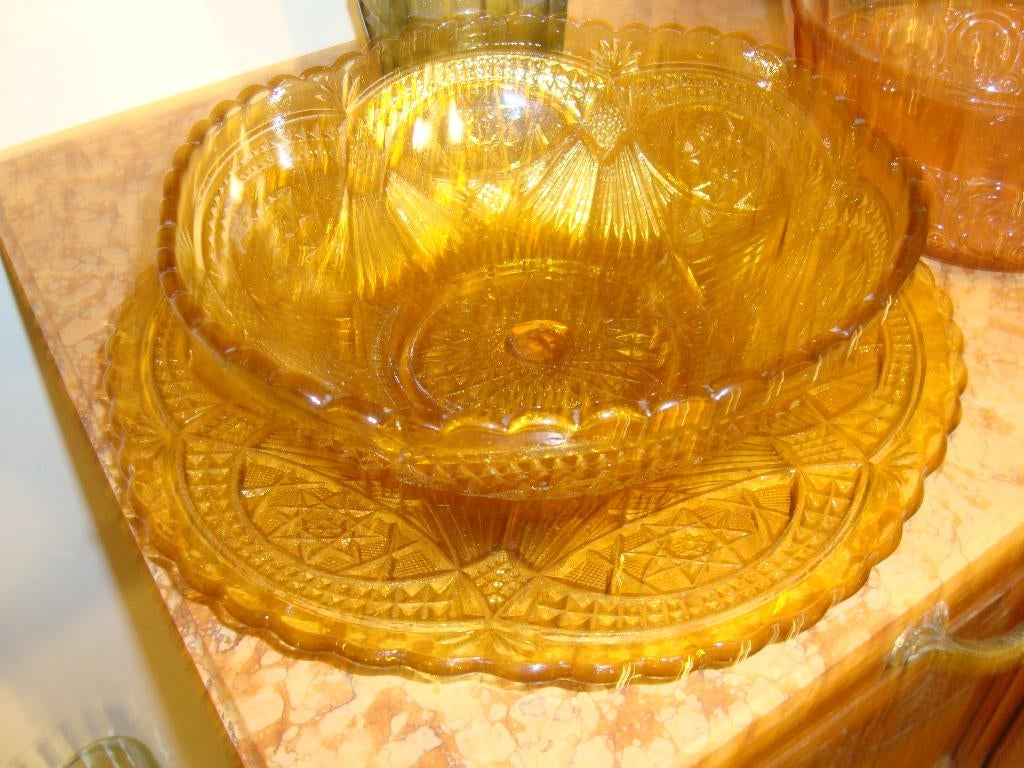 Fruitschaal met onderbord. Verrerie de Scailmont., Enlèvement