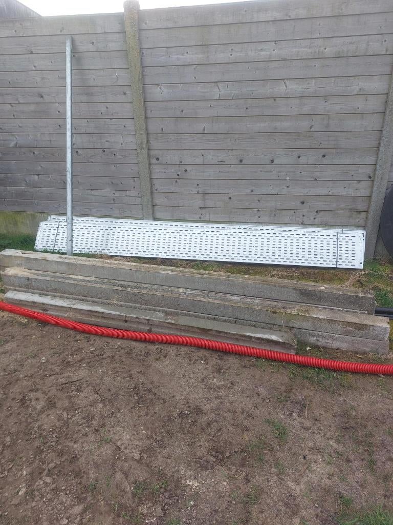 Betonpalen met gleuf voor schutting, Ophalen, Overige materialen, Gebruikt, 2 meter of meer
