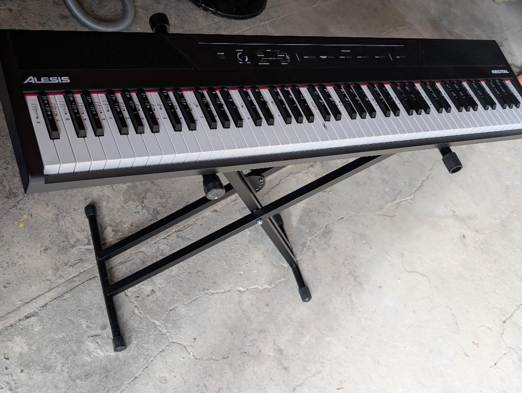 Alesis Recital 88 touches semi-lestées, Enlèvement, Comme neuf, 88 touches, Autres marques