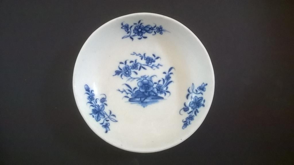 Soucoupe en porcelaine de Tournai, Antiquités & Art, Antiquités | Porcelaine, Enlèvement ou Envoi