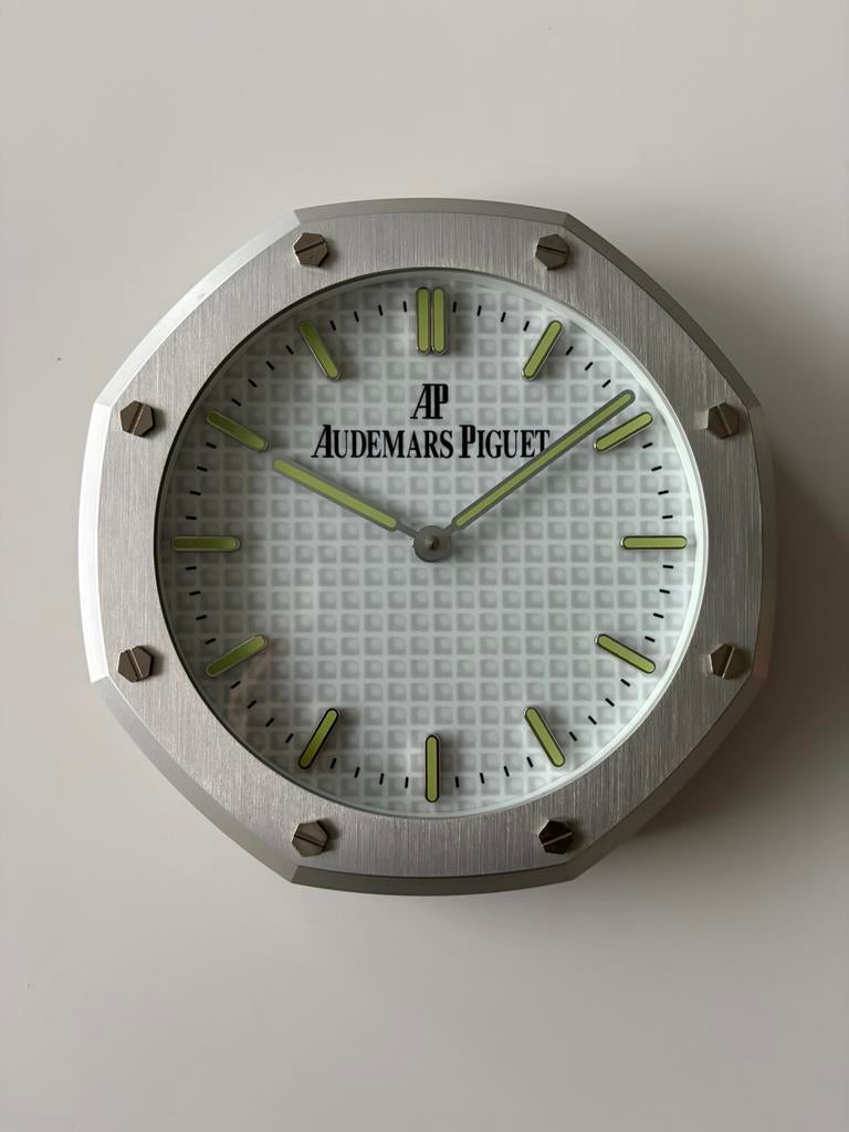 Horloge murale Audemars Piguet – design Royal Oak, Huis en Inrichting, Woonaccessoires | Klokken, Zo goed als nieuw, Wandklok