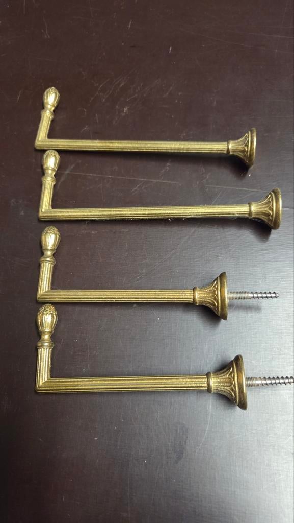 Gordijnhouders, Ophalen