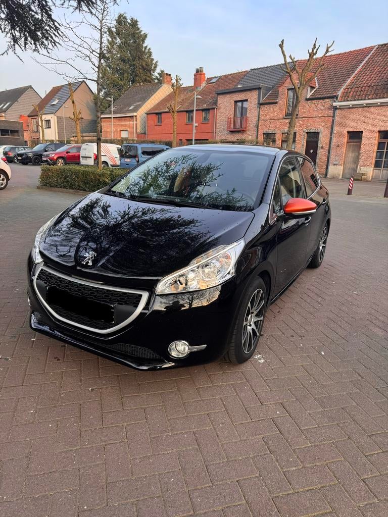 Peugeot 208, 1.4 essence 2014 à 119 000 km. Approuvé, Autos, Peugeot, Cuir, Achat, Capteur de lumière, Entreprise