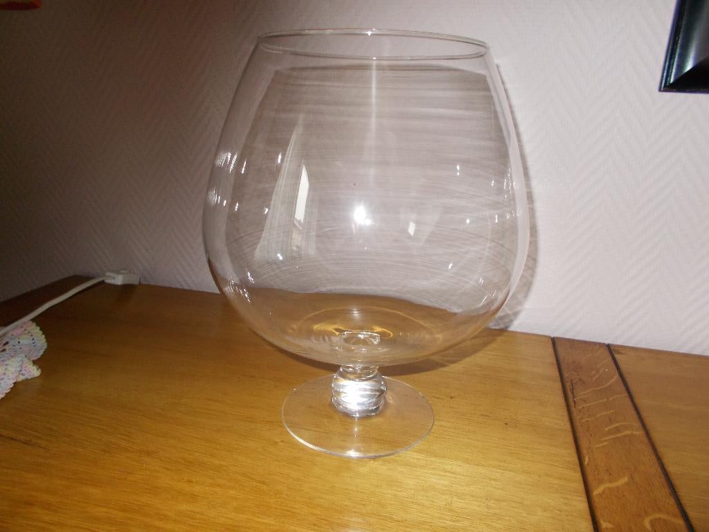 Grand verre/vase ballon sur pied., Maison & Meubles, Moins de 50 cm, Comme neuf, Verre, Enlèvement