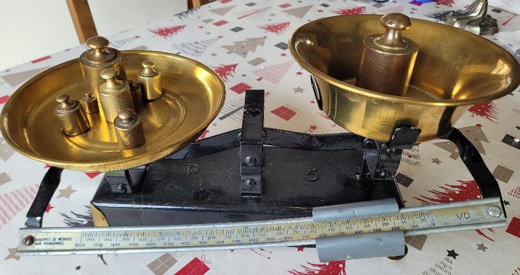 Ancienne balance vintage et ses poids, Antiquités & Art, Enlèvement ou Envoi
