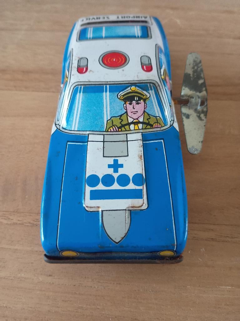 ancienne petite voiture | KLM airport service, Enlèvement