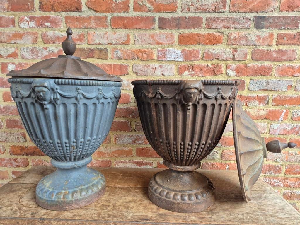 Set oude gietijzeren tuinvazen, Jardin & Terrasse, Vases de jardin, Utilisé, Enlèvement