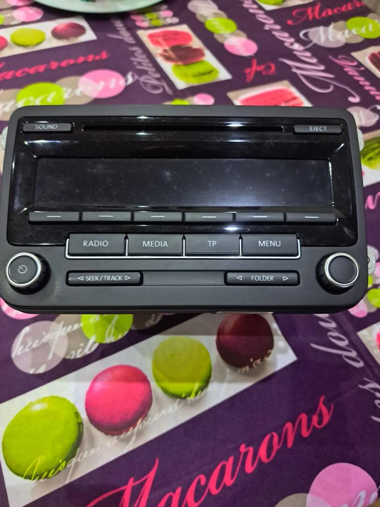 Autoradio original VW, Autos : Divers, Autoradios, Enlèvement ou Envoi, Comme neuf