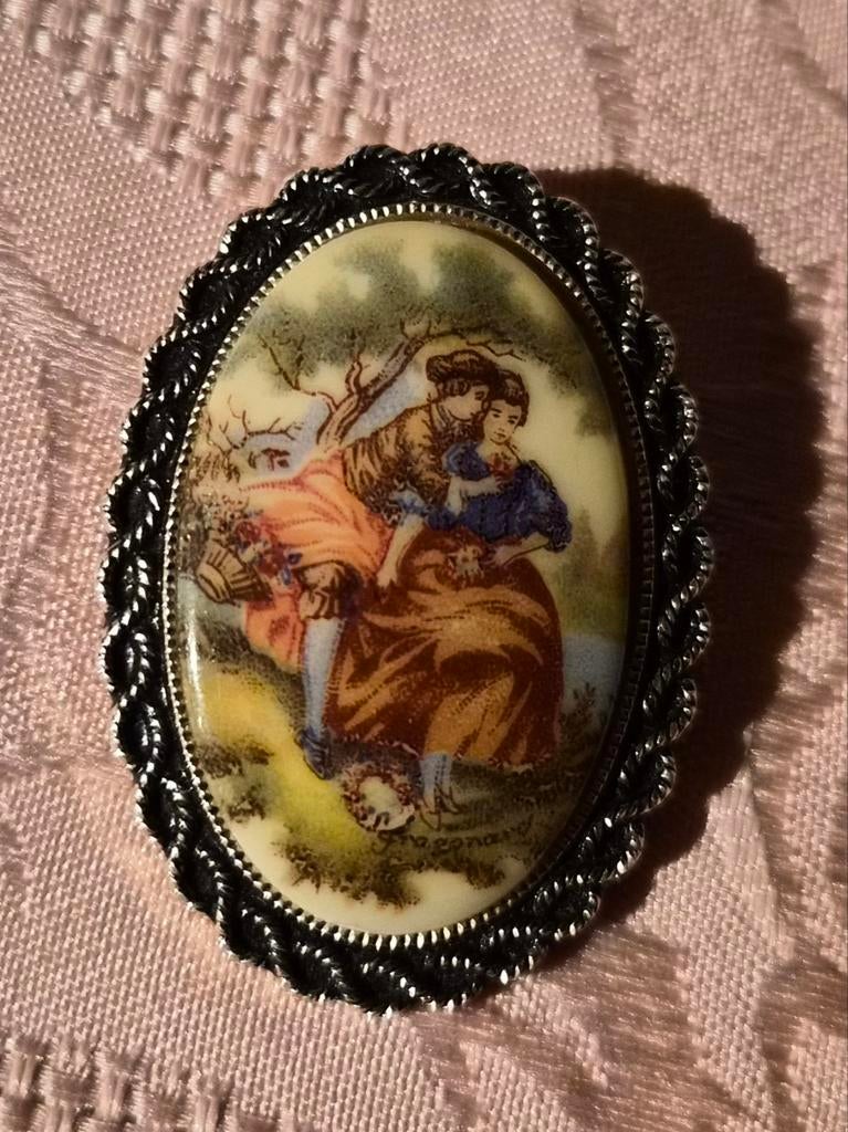 Sjaalbroche porselein, Ophalen, Zo goed als nieuw