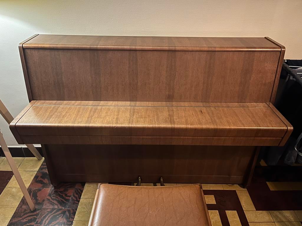 Petrof retro buffetpiano met stoel, Muziek en Instrumenten, Piano's, Ophalen, Gebruikt, Bruin, Piano