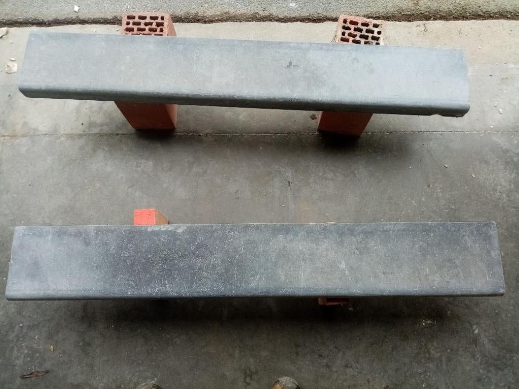 2 stuks blauwsteen. Dorpels 1, 18m x 0,18m Voorkant afgerond, Ophalen, Gebruikt