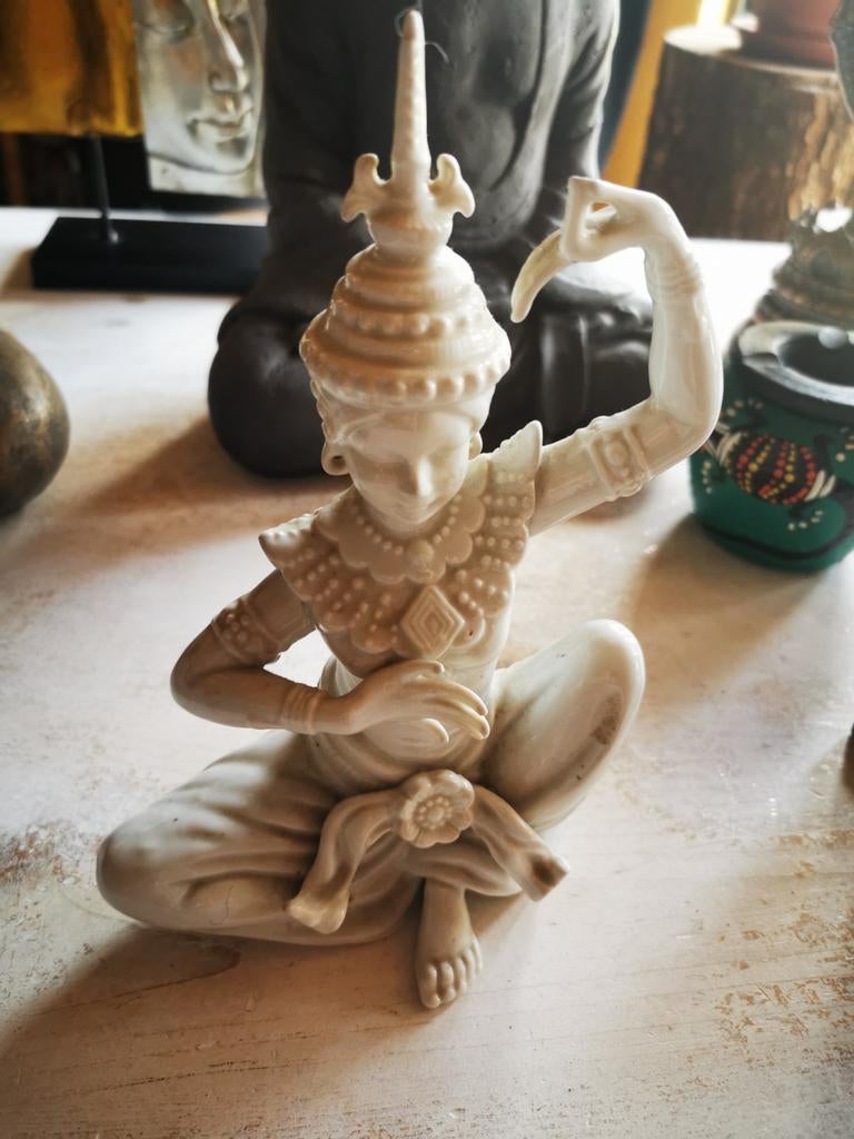 Danseuse thaïlandaise, Enlèvement ou Envoi, Utilisé