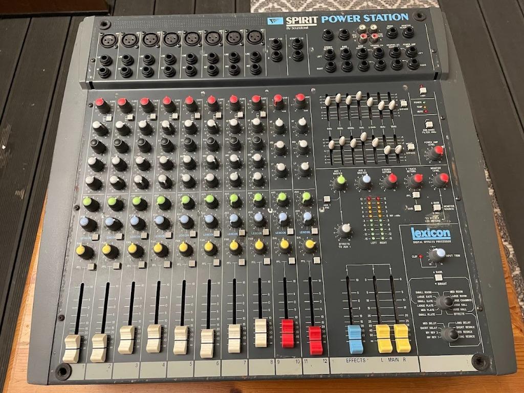 PA Spirit Power Station/2x Tamus Speakers/2x speakersupport, Audio, Tv en Foto, Versterkers en Ontvangers, Gebruikt, 120 watt of meer