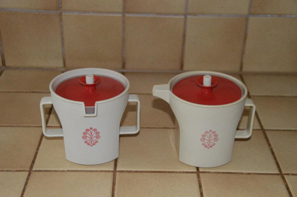TUPPERWARE Vintage creamer- en suikerpotset Zeer goede staat, Huis en Inrichting, Keuken | Tupperware, Ophalen of Verzenden, Gebruikt