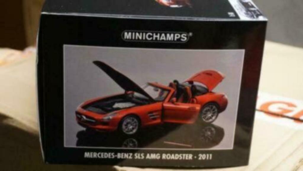 1/18 Minichamps Mercedes -Benz SLS AMG Roadster 2011, Ophalen of Verzenden, Nieuw, Auto, MiniChamps