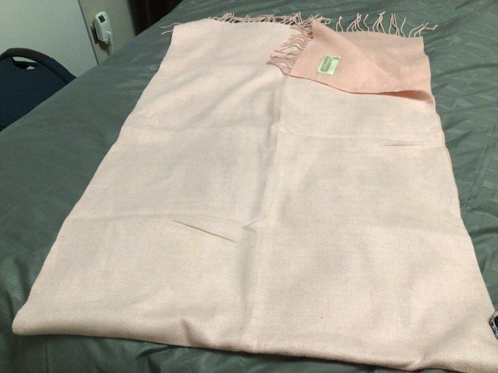 Roze Sjaal cashmere, Ophalen of Verzenden, Zo goed als nieuw, Sjaal