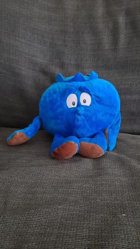 Vitaminis vrolijke knuffel - Bosbes, Kinderen en Baby's, Ophalen of Verzenden, Zo goed als nieuw