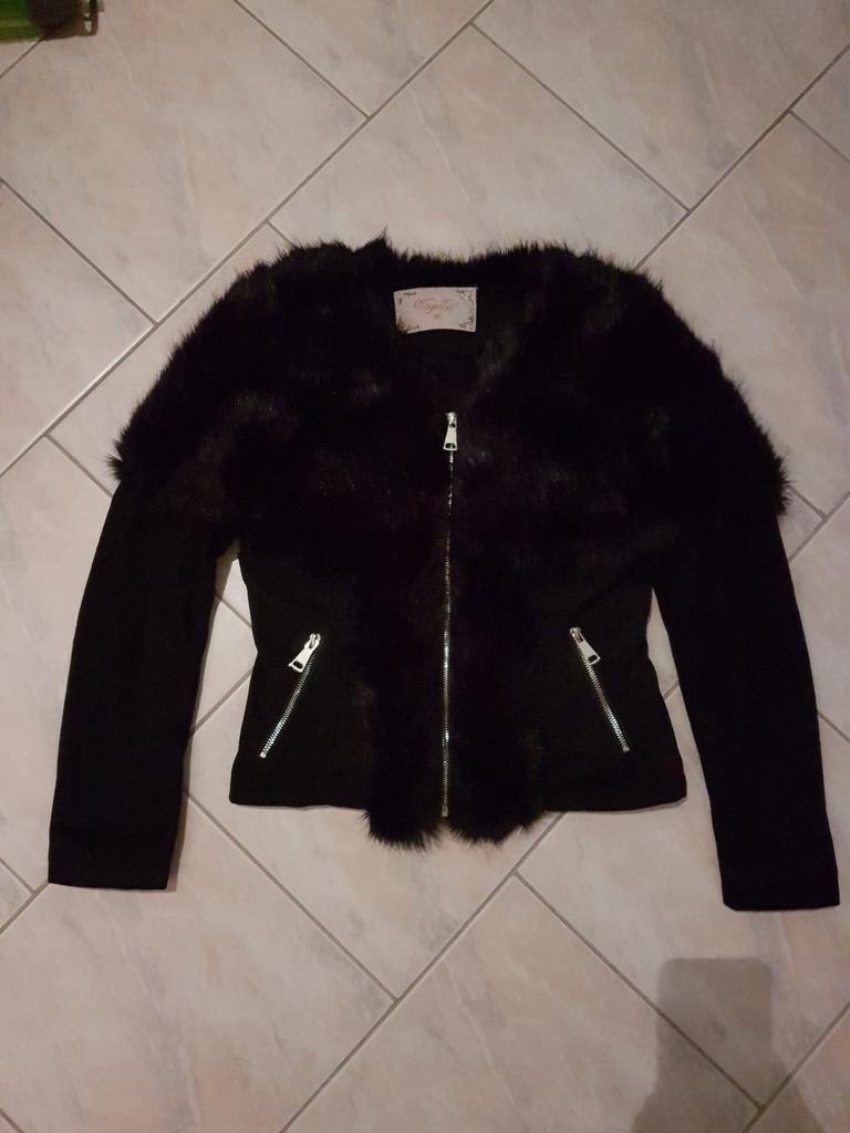 Veste en fausse fourrure, Neuf, Enlèvement ou Envoi, Taille 36 (S), Voyelles