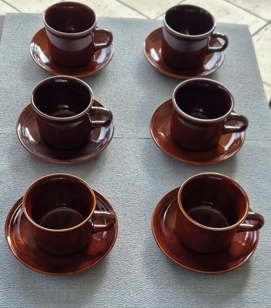 Set de 6 tasses à café brunes avec soucoupe (Fina), Maison & Meubles, Cuisine | Vaisselle, Envoi, Utilisé, Autres styles, Tasse(s) et/ou soucoupe(s)