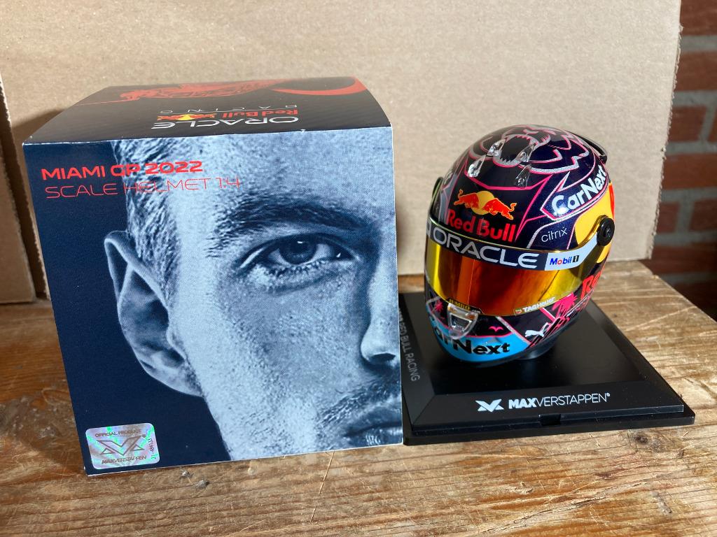 Max Verstappen 1:4 helm Miami GP 2022 Red Bull Racing RB18, Verzamelen, Automerken, Motoren en Formule 1, Ophalen of Verzenden