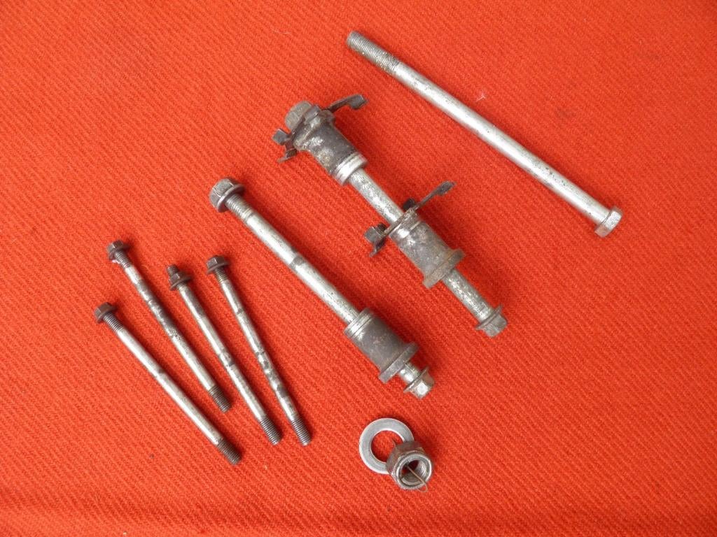 Bouten, moeren en assen voor Honda Wallaroo., Ophalen of Verzenden, Gebruikt, Overige typen, Honda wallaroo