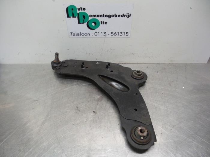 Draagarm links-voor van een Renault Trafic (Trafic 01-), Gebruikt, -, Renault, -