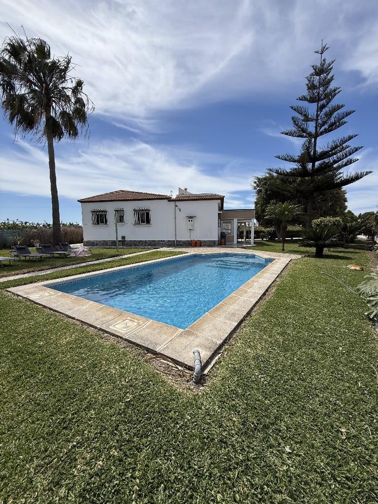 Villa te huur in Spanje, Immo, Vrijstaande woning, Direct bij eigenaar, 3 kamers