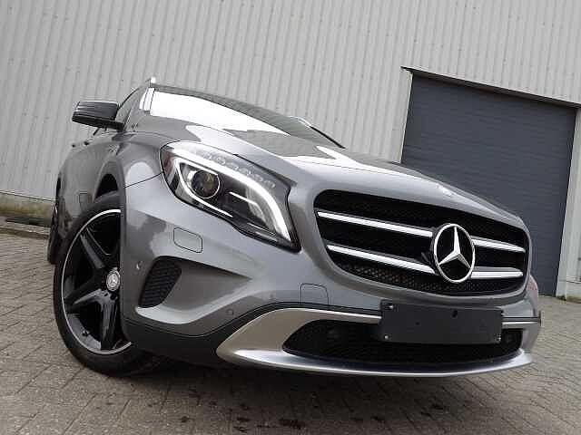 Mercedes-Benz GLA 200 d  Edition1, Autos, Mercedes-Benz, Argent ou Gris, Achat, Entreprise, Boîte manuelle