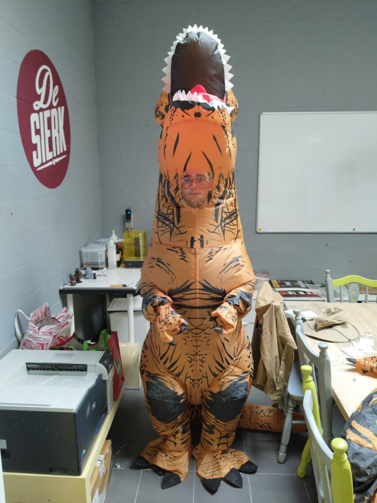 Opblaasbare Oranje T-rex Dinosaurus kostuum -Universele maat, Ophalen of Verzenden, Gebruikt, 170 of groter, Jongen of Meisje